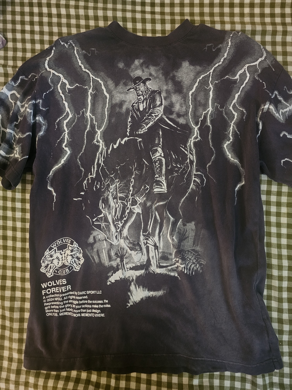WWE Men’s Short Sleeve Tee – Wolves Forever